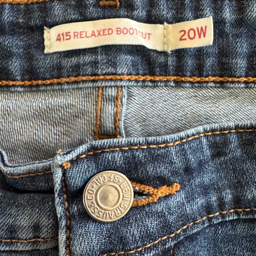Levi's Women's Dark Wash Bootcut Jeans, plus size 20W - Picture 2 of 10